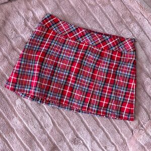 Abercrombie & fitch size 6 mini skirt red plaid with pleats and side zipper.